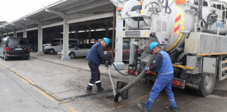 KASKİ’DEN BAYRAM ÖNCESİ KURBAN PAZAR YERLERİNDE TEMİZLİK ÇALIŞMASI