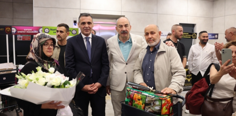 GURBETÇİLERE HAVAALANINDA COŞKULU KARŞILAMA TÖRENİ