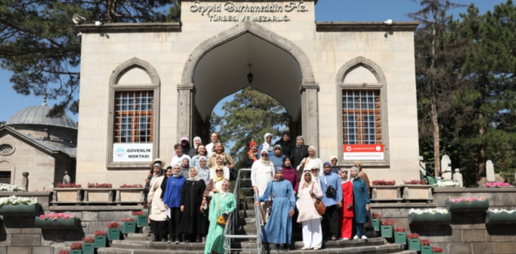 BÜYÜKŞEHİR KAYMEK’TEN, 9 ÜLKEDEN GELEN KURSİYERLERE KAYSERİ’Yİ TANITAN ETKİNLİK
