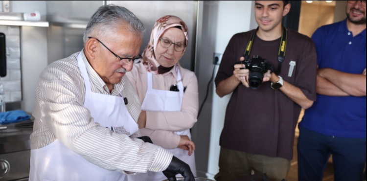 BÜYÜKKILIÇ, SOSYAL MEDYA FENOMENLERİ İLE MUTFAK SANATLARI MERKEZİ ATÖLYELERİNİ TANITTI