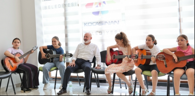 BAŞKAN ÇOLAKBAYRAKDAR VE KAYMAKAM ERMİŞ’TEN KOCASİNAN AKADEMİ’YE ZİYARET