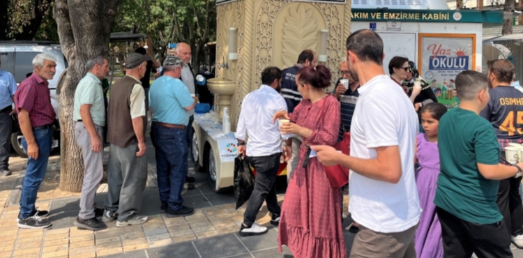 KOCASİNAN'DAN SICAK HAVADA BUZ GİBİ LİMONATA İKRAMI