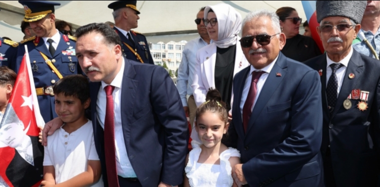 BAŞKAN BÜYÜKKILIÇ, ZAFER BAYRAMI’NIN 103’ÜNCÜ YILINI KAYSERİLİLERLE COŞKUYLA KUTLADI