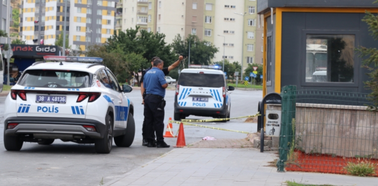 Cami tuvaletindeki kavgada bıçakla ağır yaralandı