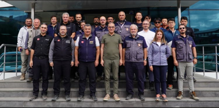 BAKAN BYKKILI LE AFAD YETKLLERNDEN AFET RSKLERN AZALTACAK RNEK PROJE DEERLENDRMES