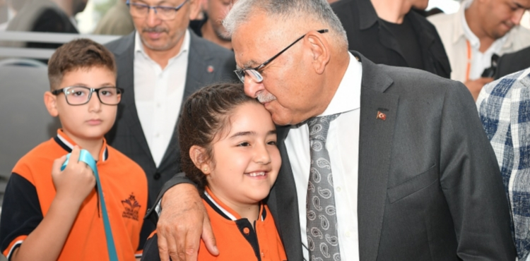 BAŞKAN BÜYÜKKILIÇ, HAYIRSEVER ALTUN AİLESİNİN OKULU İLE EĞİTİM-ÖĞRETİM YILININ AÇILIŞ TÖRENİNE KATILDI