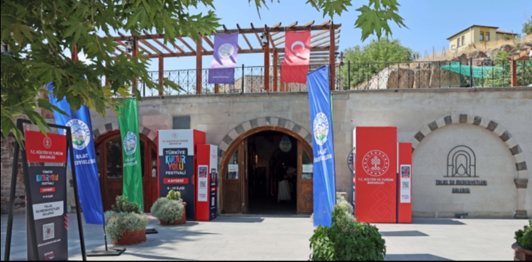 KÜLTÜR YOLU FESTİVALİNDE TALAS’TA ‘ŞİFAYA AÇILAN KAPILAR’ SERGİSİ
