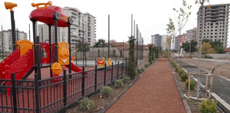PARKLARIN BELEDİYESİ, MELİKGAZİ’DEN 5 YENİ PARK DAHA İLÇEYE KAZANDIRILIYOR