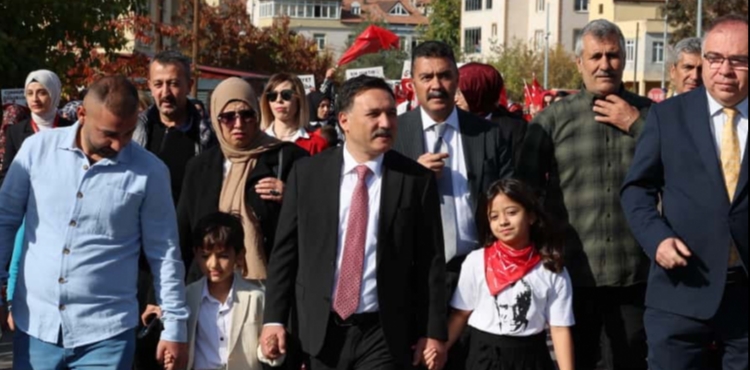 Vali Gökmen Çiçek, Anaokulu Öğrencilerinin Cumhuriyet Coşkusuna Katıldı