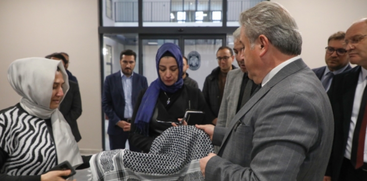 MELKGAZ BELEDYES GLK SOSYAL YAAM MERKEZ KAPILARINI AIYOR