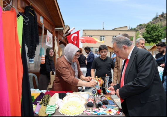 TALASTA BU PAZAR NSAN AYININ KNC MAHARETL ELLERݔ