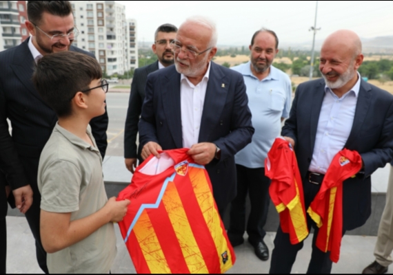 BAKAN OLAKBAYRAKDAR, GENEL BAKAN VEKL ELTAޒI KOCASNAN AKADEMݒDE AIRLADI