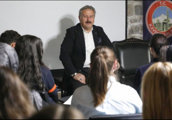 BAKAN PALANCIOLU, MEKTEP MELKGAZ RENCLER LE BR ARAYA GELD