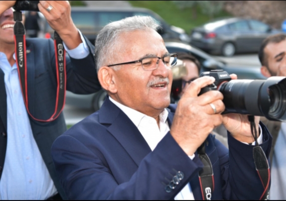 BA�KAN B�Y�KKILIǒTAN BASINA G��L� DESTEK: OSMAN KOCA VE EK�B�NE TEBR�K