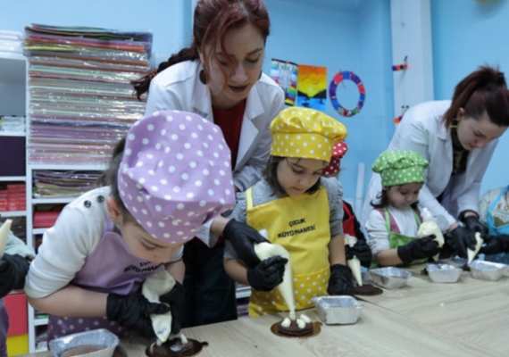 B�Y�K�EH�R��N M�N�KLERE �ZEL MERKEZ�NDE �M�N�K �EFLER MUTFAKTA� ETK�NL���