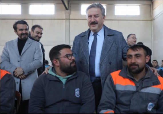 BA�KAN PALANCIO�LU TOPLU �� S�ZLE�MES�N� ����LERLE KUTLADI