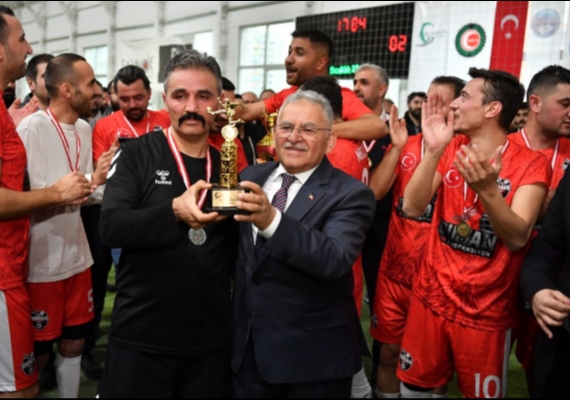 BA�KAN B�Y�KKILIǒTAN, HALI SAHA TURNUVASINDA CO�KULU BULU�MA