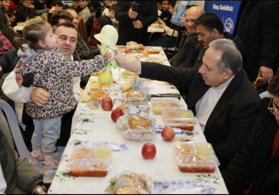 TALAS�TA G�N�LLER Y�NE �KRAM SOFRASI'NDA BULU�ACAK