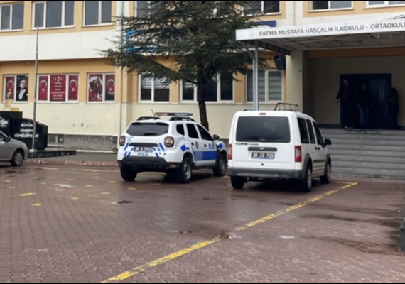 Kayseri�de 8�inci s�n�f ��rencilerinin kavgas�nda 1 yaral�