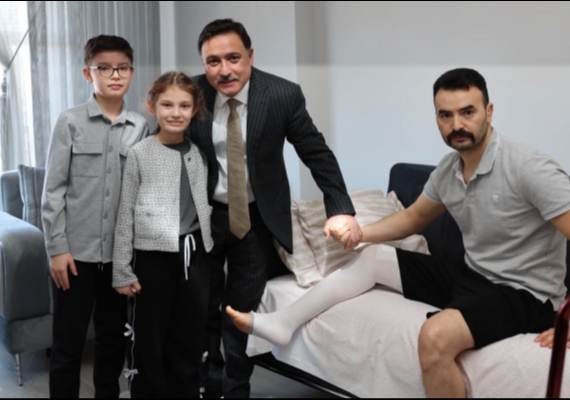 Vali G�kmen �i�ek ve Hulusi Akar�dan yaral� komisere ge�mi� olsun ziyareti