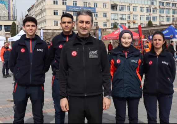 Kayseri�de Deprem Haftas��nda arama-kurtarma ekiplerinden bilgilendirme stand�