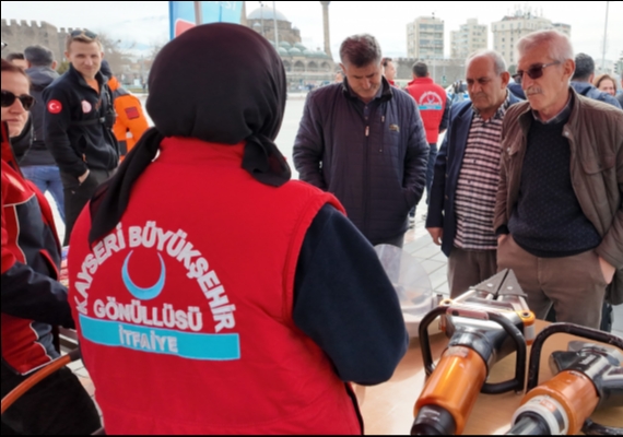 B�Y�K�EH�R�DEN DEPREM HAFTASI�NDA B�L�N�LEND�RME ATA�I