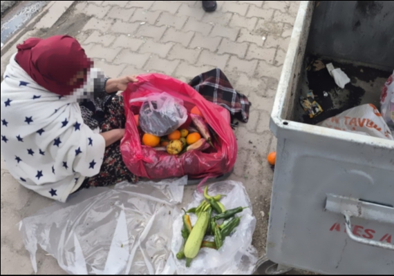 B�Y�K�EH�R ZABITASI, EVDEN GET�RD�KLER� E�YALARLA DUYGU S�M�R�S� YAPAN D�LENC�LERE G�Z A�TIRMIYOR