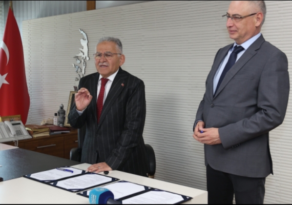 BA�KAN B�Y�KKILI�, KARTAL KATLI KAV�A�I ���N BESMELEY� �EKT�, �MZAYI ATTI