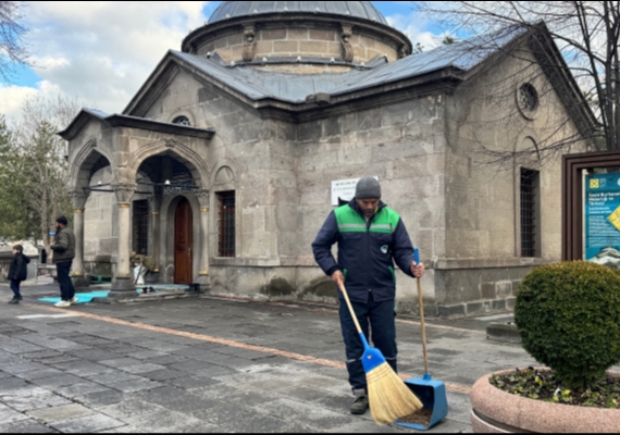 B�Y�K�EH�R�DEN RAMAZAN BAYRAMI �NCES� KENT GENEL�NDE YO�UN TEM�ZL�K VE PEYZAJ MESA�S�