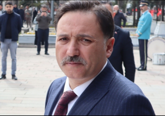 Vali G�kmen �i�ek: Bu kadar sava��n i�erisinde bir tek bizim �lkemizde huzurlu bir �ekilde bombalar patlamadan ya��yoruz