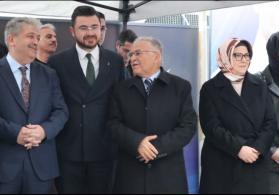 AK Parti Kayseri te�kilat� bayramla�t�