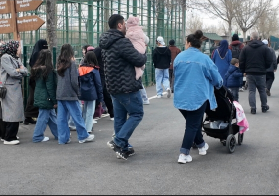 B�Y�K�EH�R��N HAYVANAT BAH�ES� BAYRAMDA DOLDU TA�TI