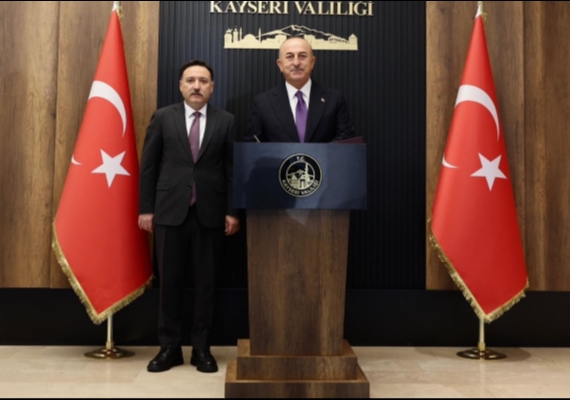 D��i�leri eski Bakan� �avu�o�lu�ndan Vali �i�ek�e ziyaret