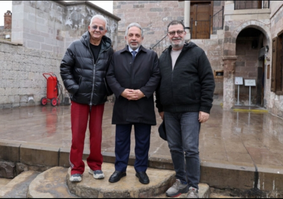 ZAFER ALG�Z�DEN SAHAFLAR �AR�ISI�NA TAM NOT