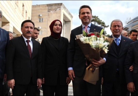 Bakan Bayraktar�tan Vali �i�ek'e ziyaret