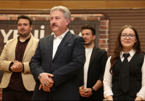 MEKTEP MEL�KGAZ� ��RENC�LER�N�N HAZIRLADI�I T�YATRO OYUNU B�Y�K ALKI� TOPLADI