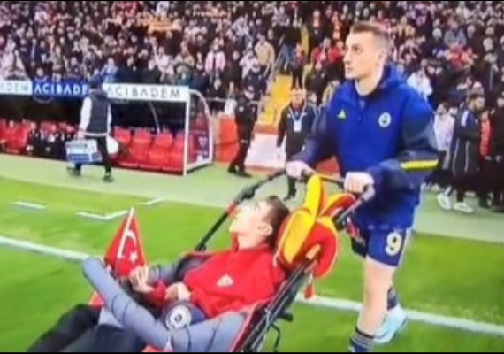 Serebral Palsi hastas� Yavuz'un hayali Fenerbah�e ma��nda ger�ek oldu