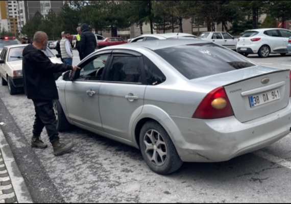 Kayseri�de polisin �dur� ihtar�na uymayan ehliyetsiz s�r�c� yakaland�
