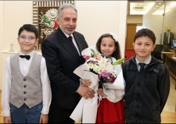 TALAS�TA K���K BA�KAN B�Y�K MESAJLAR VERD�