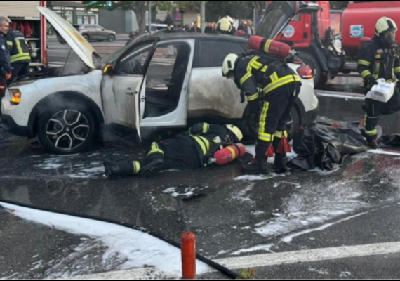 Kayseri�de seyir halindeki elektrikli otomobilde yang�n