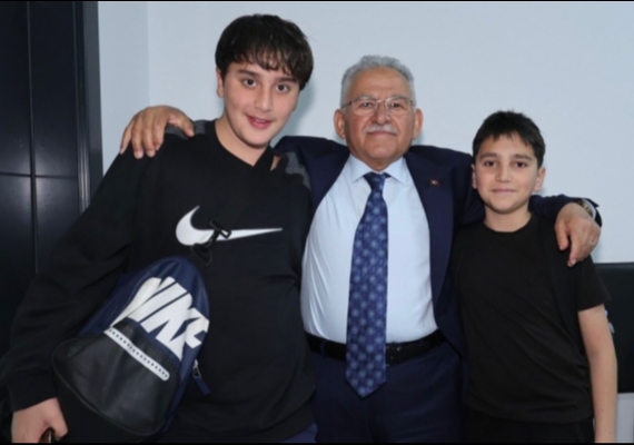 BA�KAN B�Y�KKILI�, K��K SOSYAL YA�AM MERKEZݒNDE VATANDA�LARLA BULU�TU