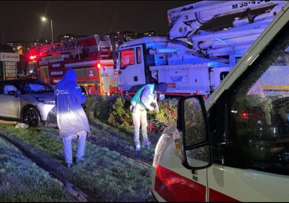 Kayseri�de kamyonla �arp��an otomobil tramvay yoluna girdi: 1 yaral�