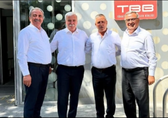 CHP�li 4 Belediye Ba�kan�ndan �zg�r �zel�e Destek