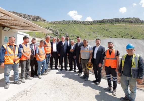 B�Y�KKILI� VE AKAR�DAN YHT �NCELEMES�: HIZLI TREN HATTINDA Y�ZDE 42 �LERLEME
