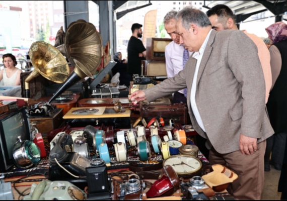 ANT�KACILAR, YAZI KAR�ILIYOR