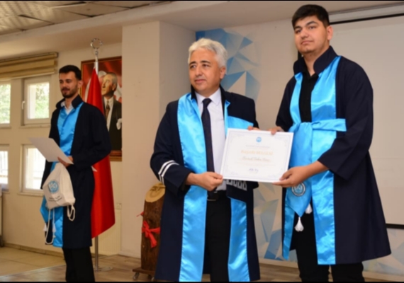 Kayseri �niversitesi Yahyal� MYO'da Mezuniyet ve �ed Ku�anma T�reni D�zenlendi