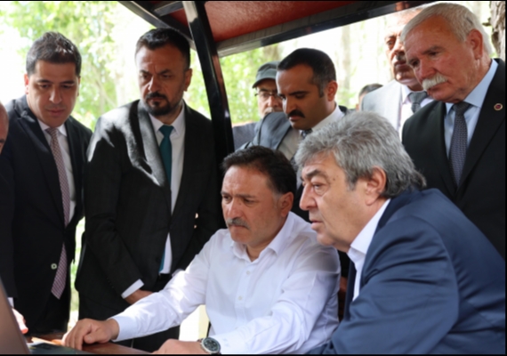 Vali �i�ek P�narba�� il�esindeki yat�r�mlar� yerinde inceledi
