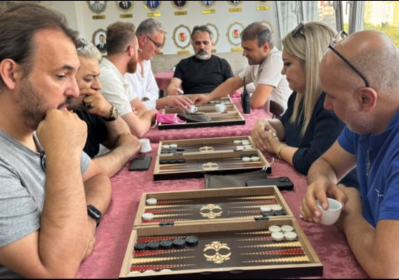 Kayseri Gazeteciler Cemiyeti�nde tavla turnuvas� etkinli�i