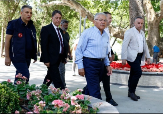 BA�KAN B�Y�KKILIǒTAN DEVELݒYE YAKIN TAK�P: ELB�Z PARKI YEN�LEN�YOR
