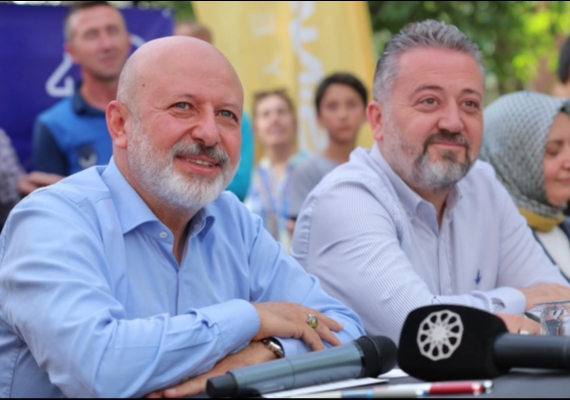 BA�KAN �OLAKBAYRAKDAR, TURGUTRE�S MAHALLES� SAK�NLER�YLE BULU�TU